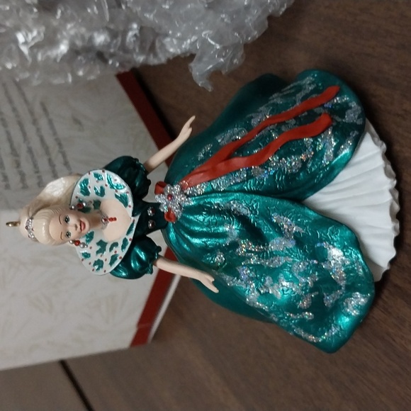 Hallmark Holiday Barbie Collectors Series - Picture 4 of 5